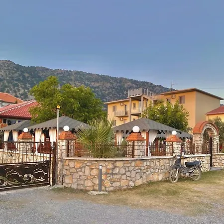 Vila Hotel 3* Velipojë