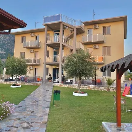 Vila Hotel 3* Velipojë