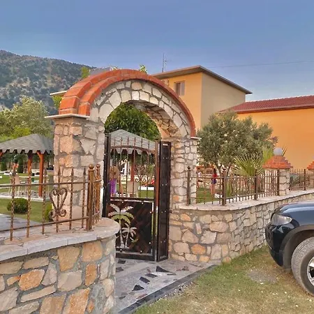 Vila Hotel 3* Velipojë